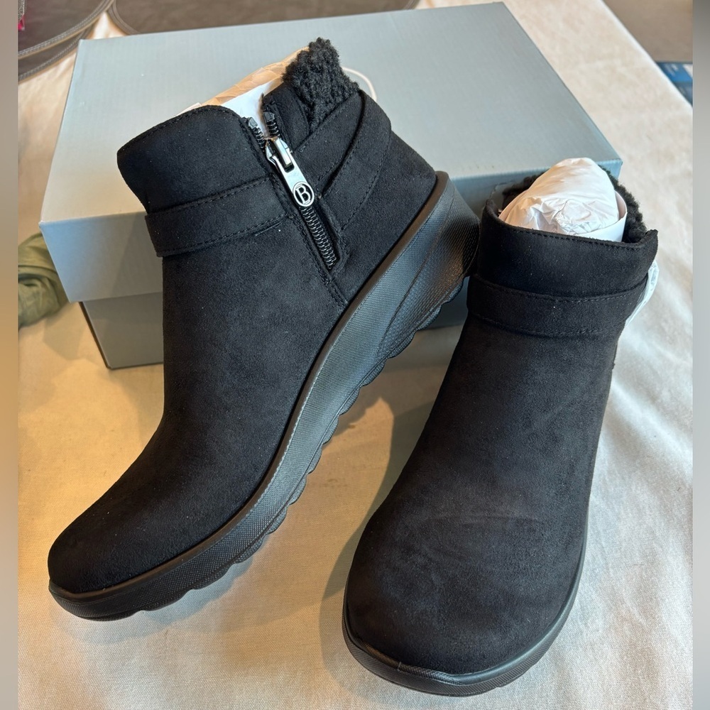Bzees Black Faux Suede Ankle Boots Size 8 Side Zip Cozy Lined Comfort Shoes NWT
